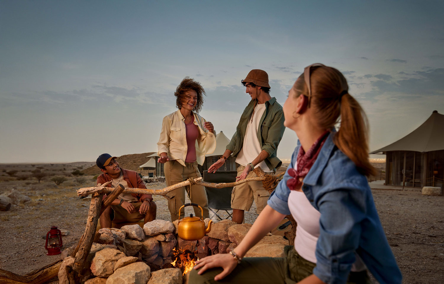 تخييم عند سفح جبل حفيت